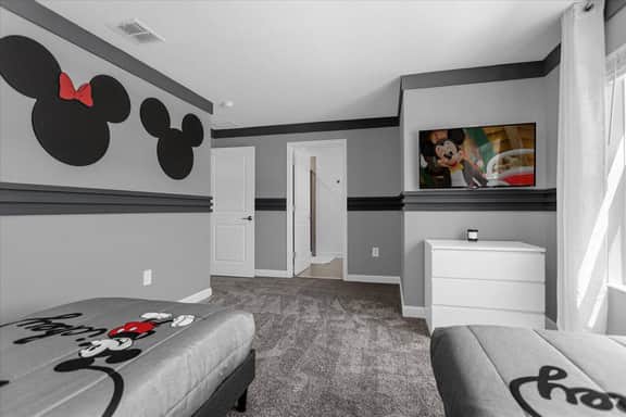 5 Bedrooms/ 4 Bathrooms/ Storey Lake (2584 RT)