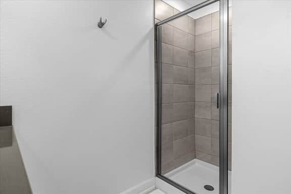 5 Bedroom/ 4 Bathroom/ Storey Lake (2601 SS)