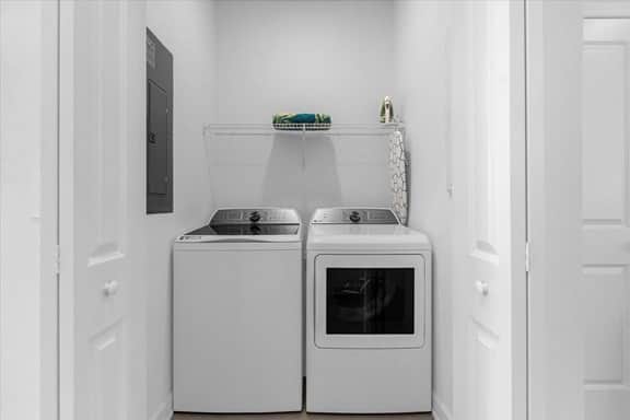 5 Bedroom/ 4 Bathroom/ Storey Lake (2601 SS)