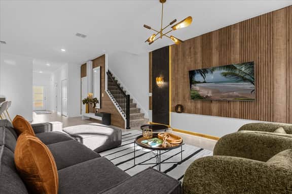 5 Bedrooms/ 4 Bathrooms/ Storey Lake (2533 RT)