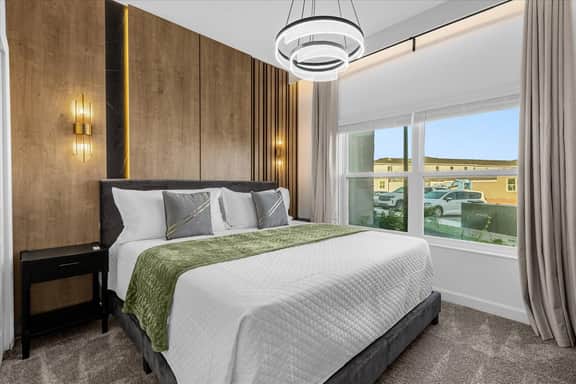 5 Bedrooms/ 4 Bathrooms/ Storey Lake (2533 RT)