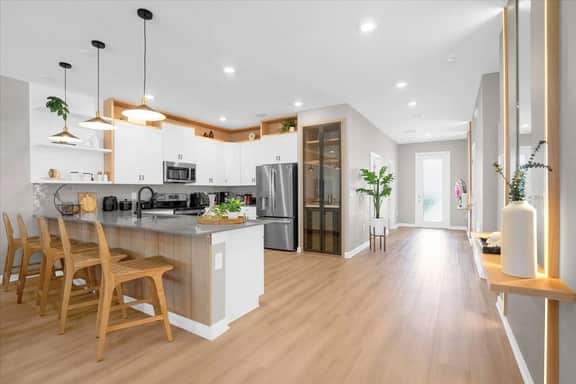 9 Bedrooms/ 5 Bathrooms/ Champions Gate (9013ST)