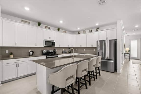 6 Bedrooms / 5 Bathrooms / Champions Gate (8939TW)