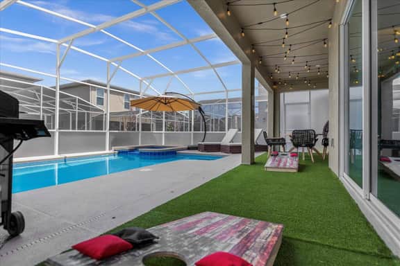 6 Bedrooms/ 5 Bathrooms/ Champions Gate (8923 TW)
