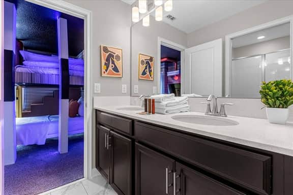 7 Bedrooms/ 6 Bathrooms/ Champions Gate (9033 ST)