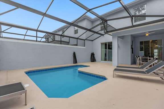 4 Bedrooms / 3 Bathrooms/ Storey Lake (2449RT)