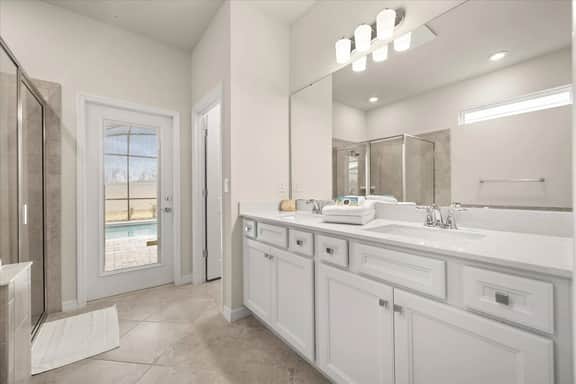 7 Bedrooms / 5.5 Bathrooms / Windsor Cay (16151CC)