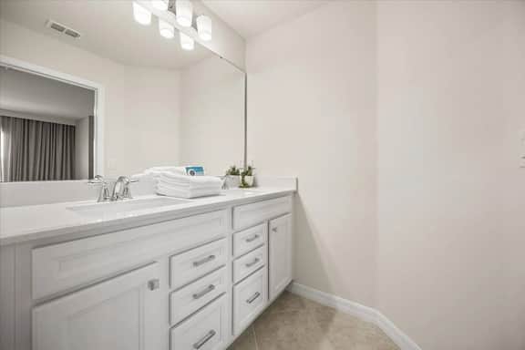 7 Bedrooms / 5.5 Bathrooms / Windsor Cay (16151CC)