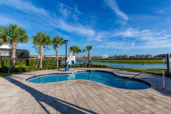 4 Bedrooms/ 3 Bathrooms/ Storey Lake (4805ML)