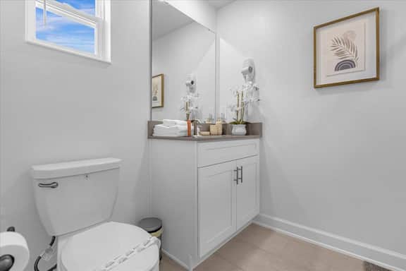 5 Bedrooms/ 4 Bathrooms/ Storey Lake (2612 RT)
