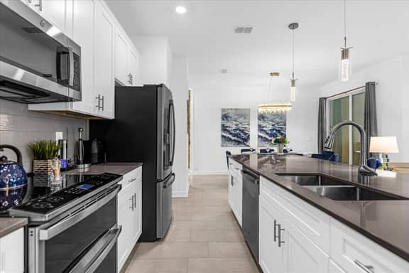 4 Bedroom/ 3 Bathroom/ Storey Lake (2425RT)