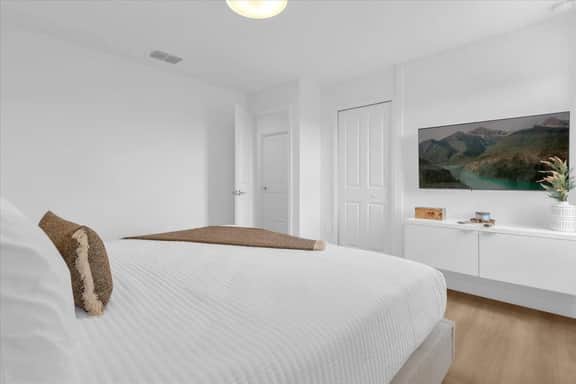 9 Bedrooms/ 5 Bathrooms/ Champions Gate (9037 ST)
