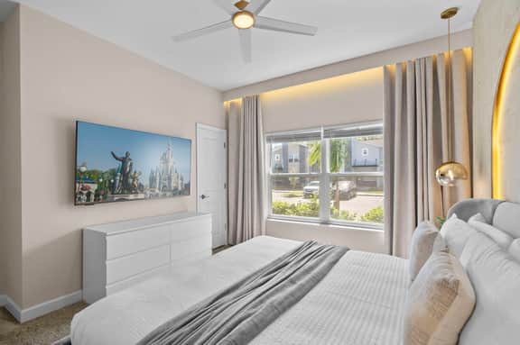 4 Bedrooms / 3 Bathrooms/ Storey Lake (2460RT)