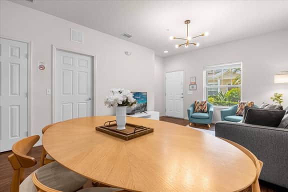 3 Bedrooms / 2 Bathrooms / Lucaya Village (22-103)
