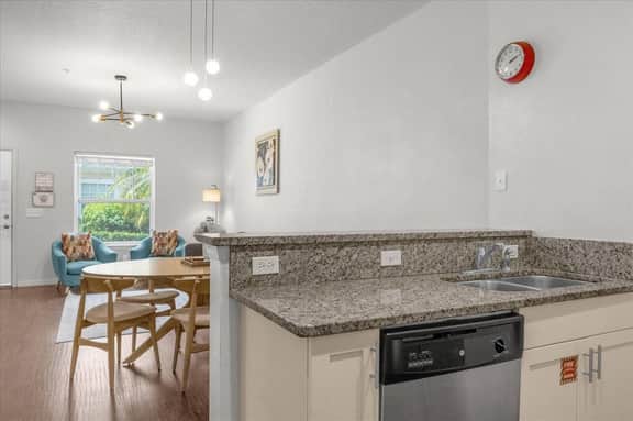 3 Bedrooms / 2 Bathrooms / Lucaya Village (22-103)