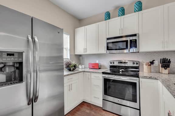 4 Bedrooms / 3 Bathrooms / Lucaya Village (15-101)