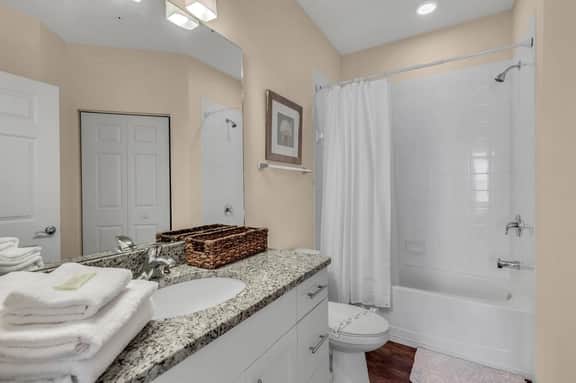 4 Bedrooms / 3 Bathrooms / Lucaya Village (15-101)