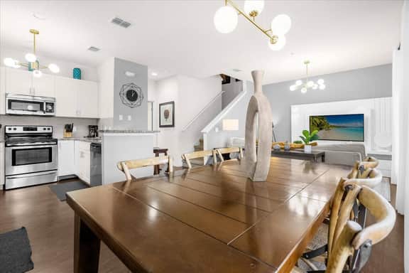 4 Bedrooms / 3 Bathrooms / Lucaya Village (21-101)