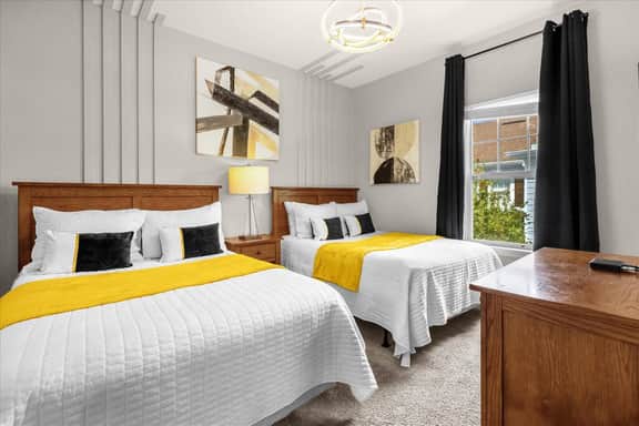 4 Bedrooms / 3 Bathrooms / Lucaya Village (21-101)