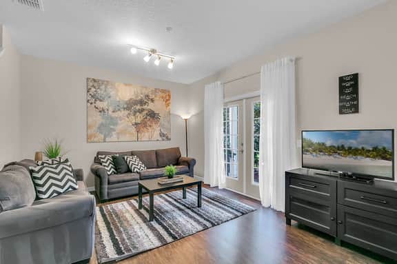 4 Bedrooms / 3 Bathrooms / Lucaya Village (14-101)
