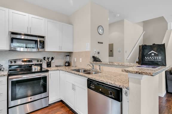 4 Bedrooms / 3 Bathrooms / Lucaya Village (14-101)