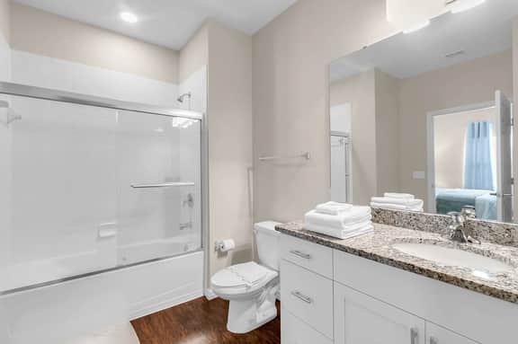 4 Bedrooms / 3 Bathrooms / Lucaya Village (14-101)