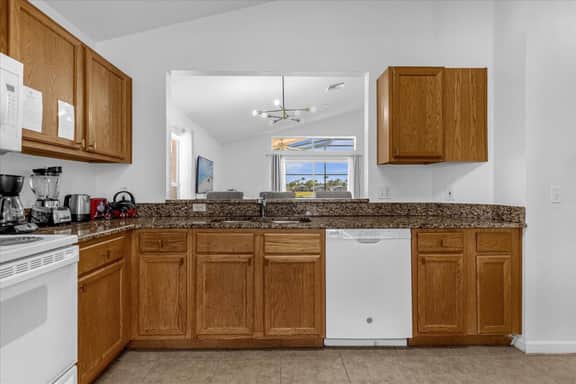 3 Bedrooms / 2 Bathrooms / Lake Berkley (1076 LB)