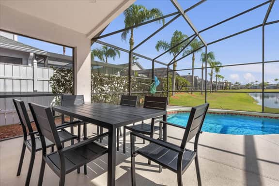 3 Bedrooms / 2 Bathrooms / Lake Berkley (1076 LB)