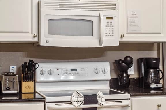 3 Bedrooms / 2 Bathrooms / Lucaya Village (1-102)