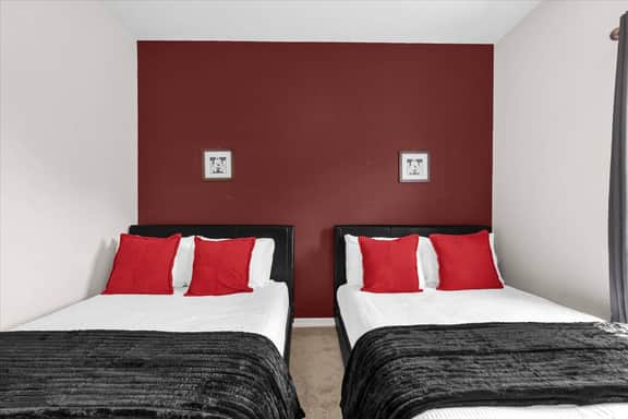 3 Bedrooms/2 Bathrooms/ Lucaya Village (13-102)