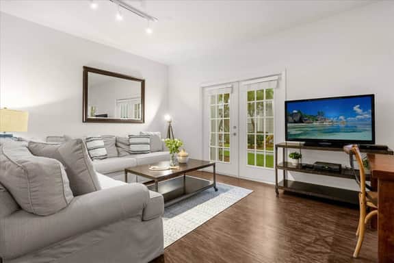 4 Bedrooms/ 3 Bathrooms/ Lucaya Village (18-105)