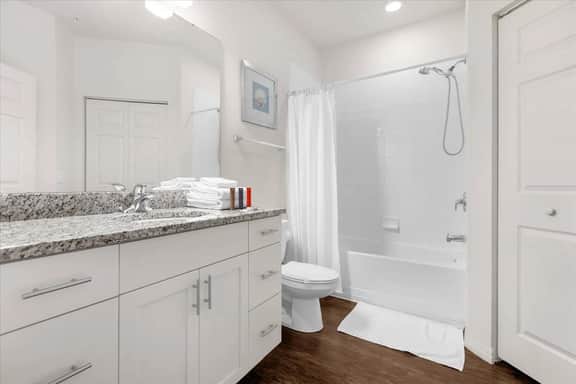 4 Bedrooms/ 3 Bathrooms/ Lucaya Village (18-105)