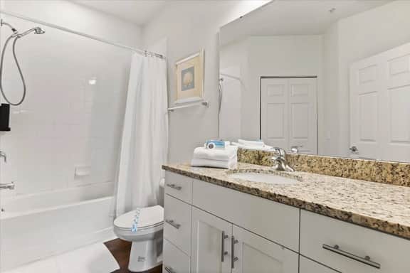 4 Bedrooms/ 3 Bathrooms/ Lucaya Village (19-104)