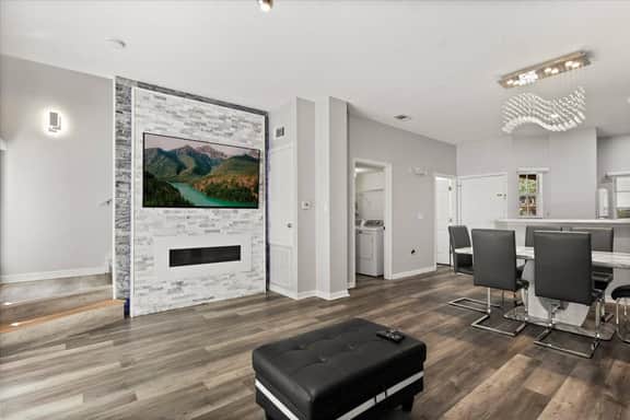3 Bedrooms / 2.5 Bathrooms / Lake Berkley (1109PR)