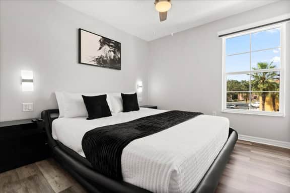 3 Bedrooms / 2.5 Bathrooms / Lake Berkley (1109PR)