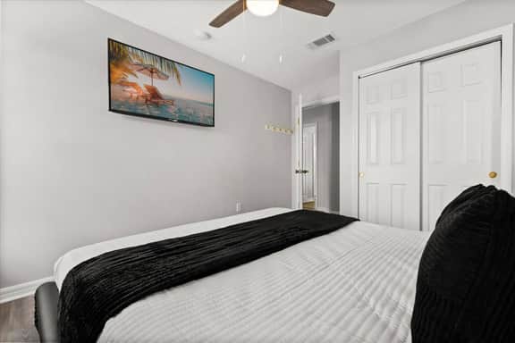 3 Bedrooms / 2.5 Bathrooms / Lake Berkley (1109PR)