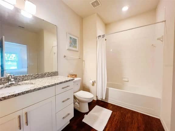 4 Bedrooms / 3 Bathrooms / Lucaya (10-108)
