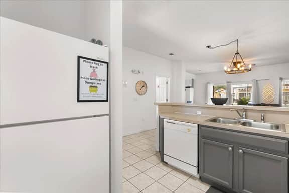 3 Bedrooms / 2.5 Bathrooms / Lake Berkley (1116PR)