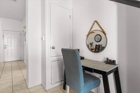 3 Bedrooms / 2.5 Bathrooms / Lake Berkley (1116PR)
