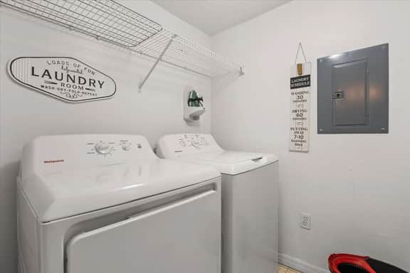 3 Bedrooms / 2.5 Bathrooms / Lake Berkley (1116PR)
