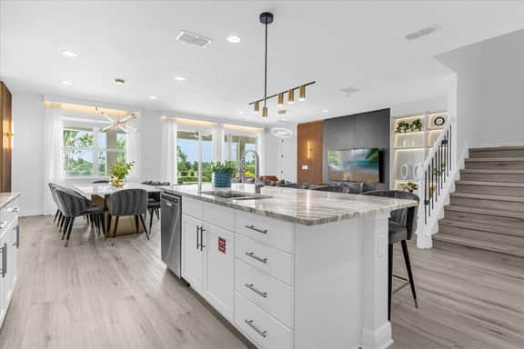 8 Bedrooms/ 6.5 Bathrooms/ Encore (7686 FD)