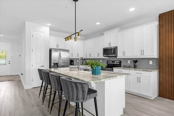 8 Bedrooms/ 6.5 Bathrooms/ Encore (7686 FD)