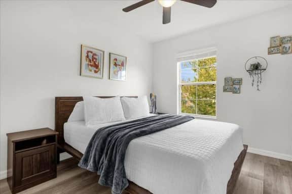 3 Bedrooms/ 2.5 Bathrooms/ Encantada (8529 BL)