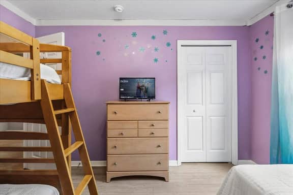 5 Bedrooms/3 Bathrooms/ Hampton Lakes (936 BD)