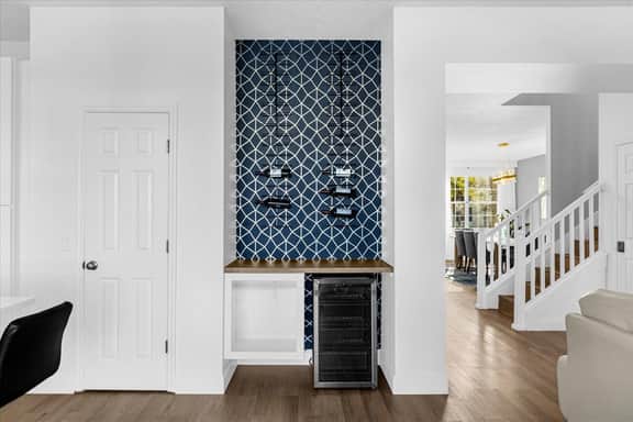 6 Bedrooms/ 3.5 Baths/ Liberty Village (4539 PC)