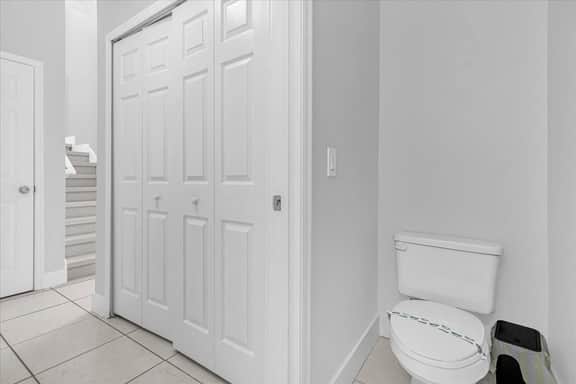 4 Bedrooms/ 3.5 Bathrooms/ Lake Berkley (938 PT)