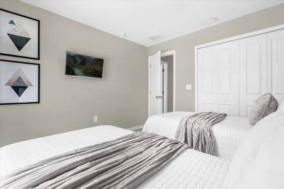 4 Bedrooms/ 3.5 Bathrooms/ Le Reve (4423 LR)