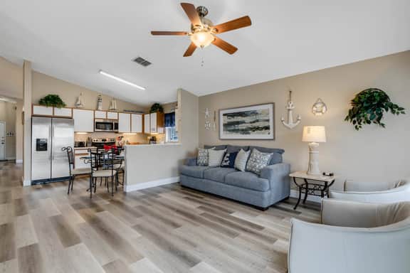 4 Bedrooms/ 2 Bathrooms Davenport (168 EA)