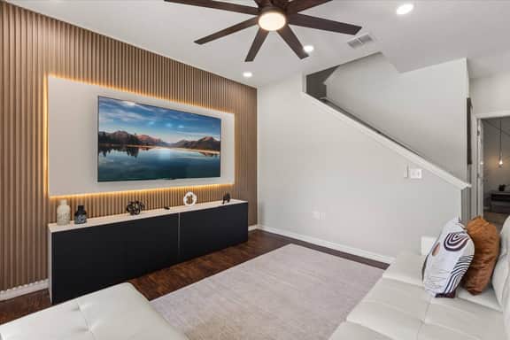 4 Bedrooms/ 3 Bathrooms/ Lucaya Village (23-108)