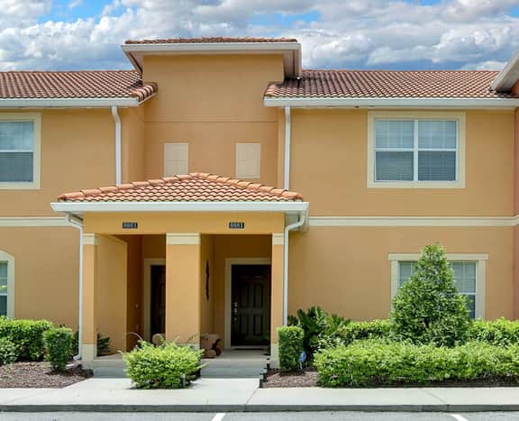 4 Bedrooms / 3 Bathrooms / Paradise Palms (8881 CP)